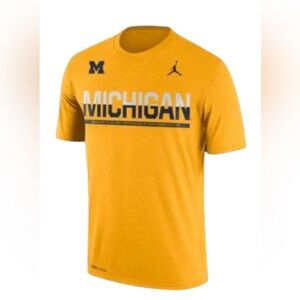LL91 yellow t shirt w blue white lettering Nike medium med m
